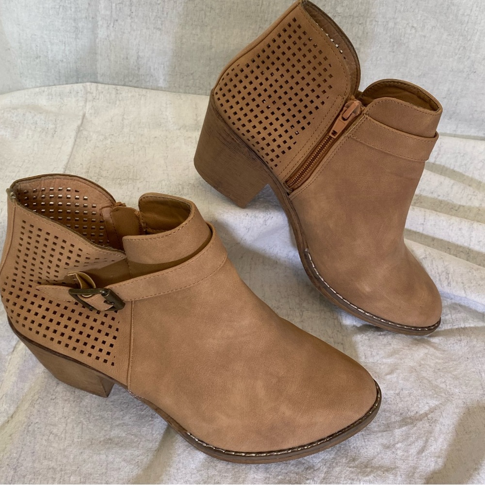 Perforated Faux Suede buckle ankle boots tan heels booties 8 moto